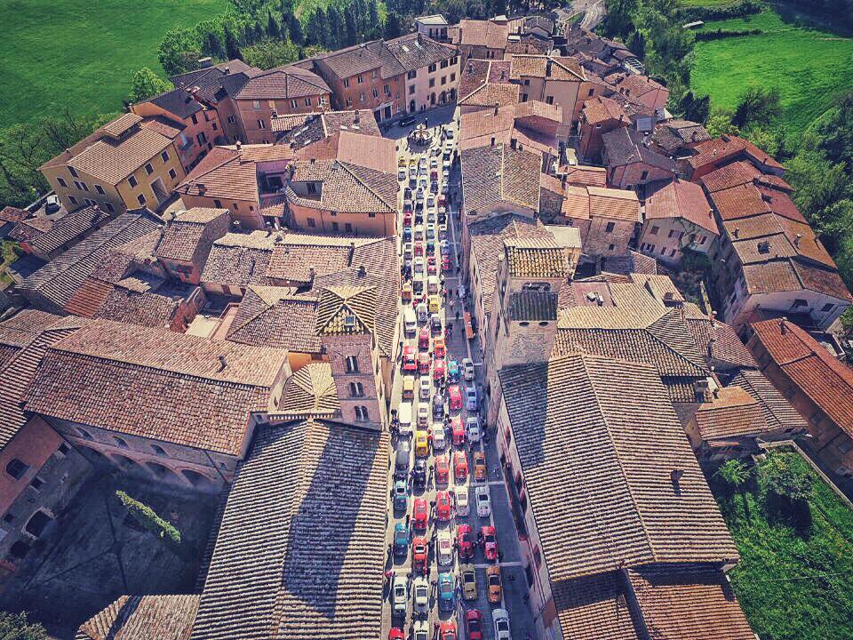 2 Autoraduno Fiat 500クラブイタリアのthe Valle Del Tevere 世界のfiat 500