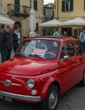 A volte tocca separarsi dalla propria Fiat 500